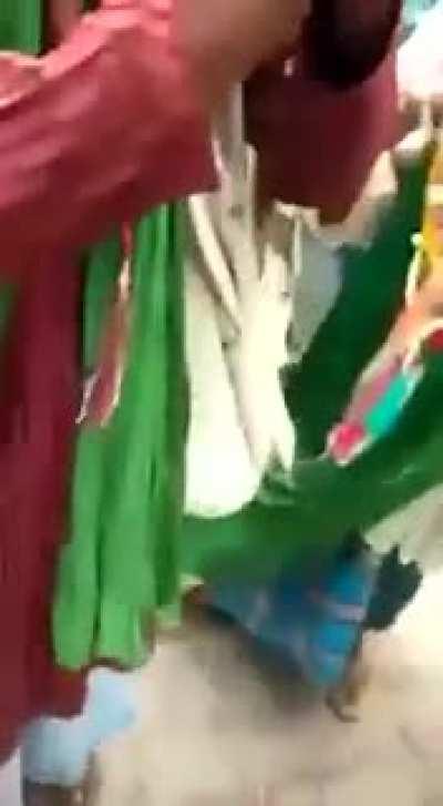 Bangladeshiyon aur Rohingyaon ko bheekh na dein