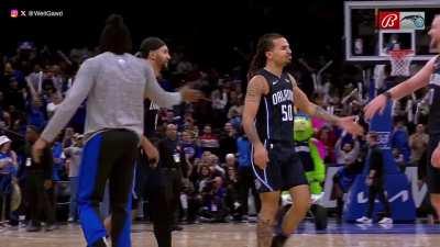 [Highlight] Jalen Suggs steals the ball and lobs it to Cole Anthony and steals the D-Wade celebration