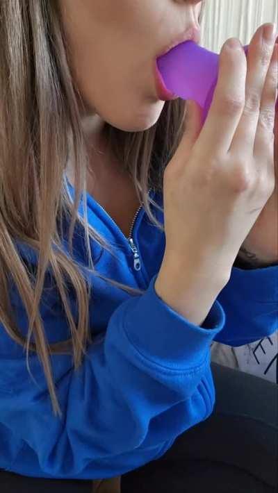 working on my deepthroat skills, how am i doing?