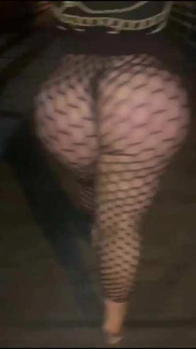 Would you follow this Latina booty if you saw it walking alone at night? 💥😈