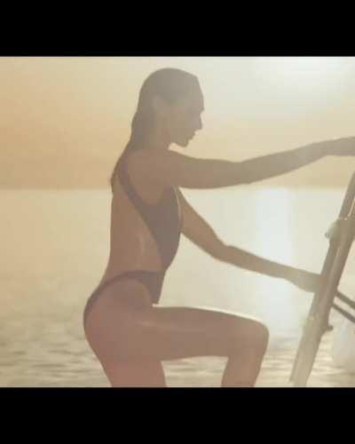 Want to tear gal Gadot's bikini and fuck her ass and pussy.. Will get her pregnant again