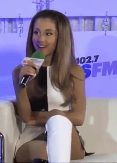 Ariana Grande has some amazing legs