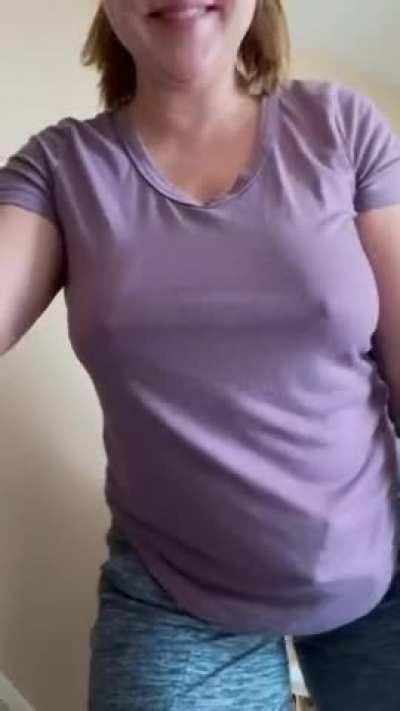 Bouncing braless milf boobs!