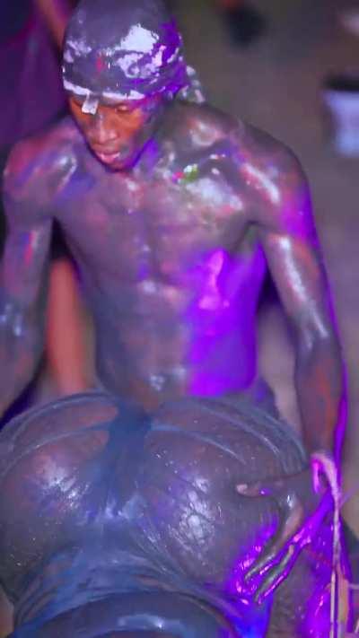 Breadfruit fire teking wood @jabnival (🎥:@bajantube)