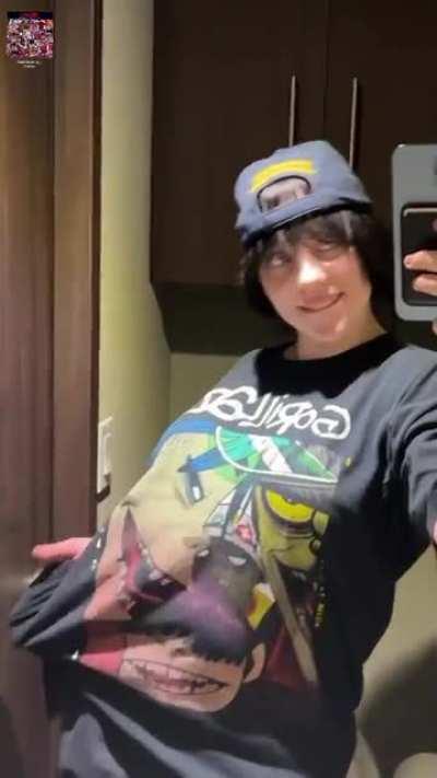 Billie is a Gorillaz fan?! I would love a collaboration between them