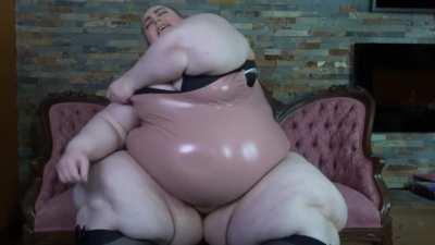 Jackie getting really out of breath squeezing into a bodysuit