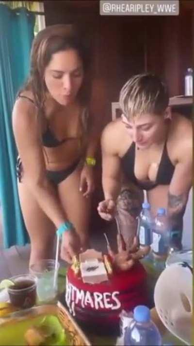 Raquel Rodriguez and Rhea Ripley