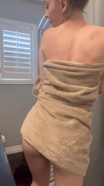 Eat me or fuck me? 🤍