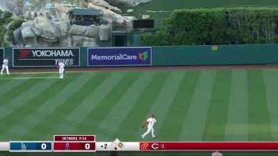 [Highlight] Taylor Ward makes a great diving catch to prevent an RBI double.