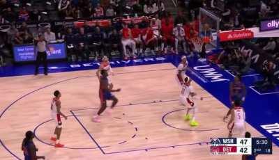 [Highlight] Ausar Thompson with the wicked up and under!