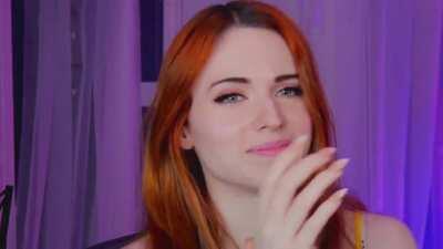 Amouranth abla translete kullanıyor ve olanlar oluyor