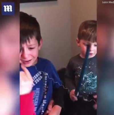 Kid was scared to pull out teeth by closing the door, the brother accidentally just does it for him