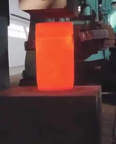 Compressing hot metal