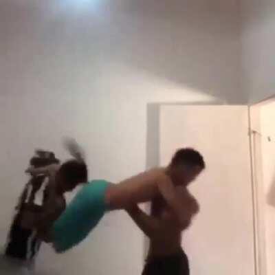 Mano tu e gay v&eacute;i ?