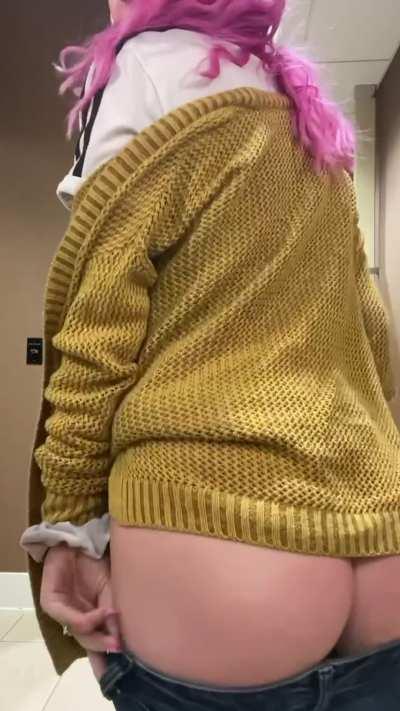 5ft 99lbs and yet here’s what I have hiding under my outfit..