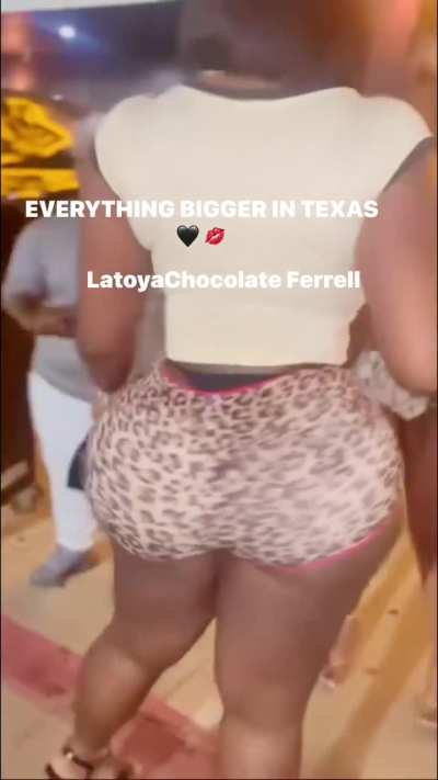 Chocolate with great teeth and a huge ass&amp;gt;&amp;gt;&amp;gt;