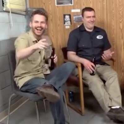 Ajajaj, mírenlo se calienta por dibujitos