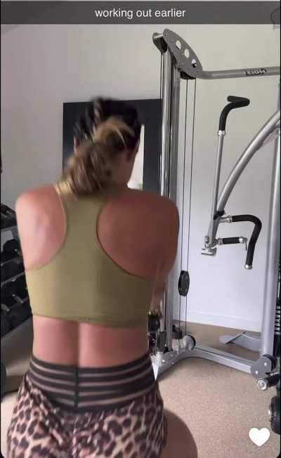 Sommer dancing in her gym again | Snapchat August 2023