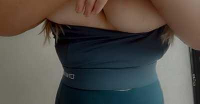 My sports bra isnt supportive enough, let me use your hands 😌