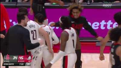 [Highlight] Sharpe throws down back-to-back dunks that sends the Blazer bench and crowd into a frenzy