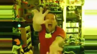 Omg thats loke a dark, fricked up version of chris?