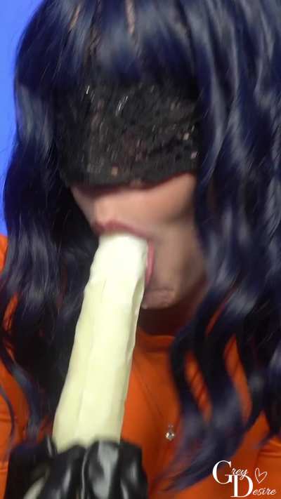 I made this dildo with my breast milk 😉