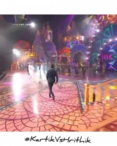 Hrithik did him dirty by doing his steps better than him after observing just for a few seconds💀