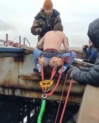 Bungee jumping with loops cut into your skin