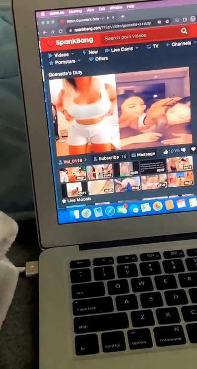 Amateur masturbating to porn during online class