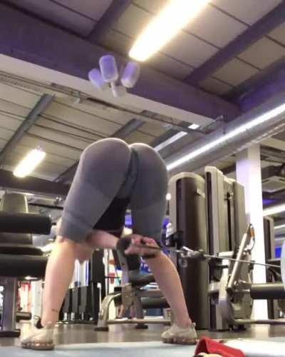 Lord Have Mercy, I wouldn't be able to workout...(brookerharris)