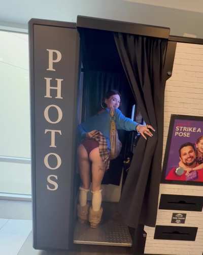 dared by u/anondsp to do a photo booth flash, can you tell i was nervous🫢 (f)