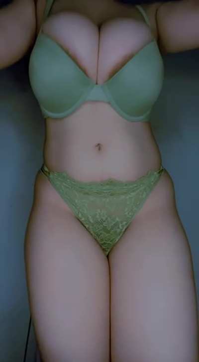 Am I thick enough for you? 🥵 [F]