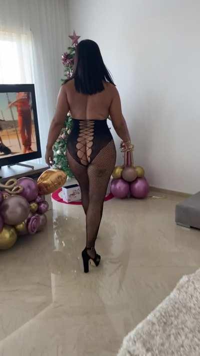 Can we enjoy a phatass walk ? 40 mom of 1