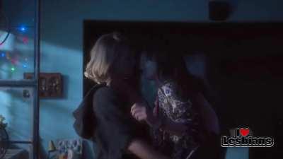 Ludwika Paleta & Paulina Goto (Daughter From Another Mother - s03e04)