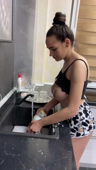 I think i'm the perfect housewife at 19yo