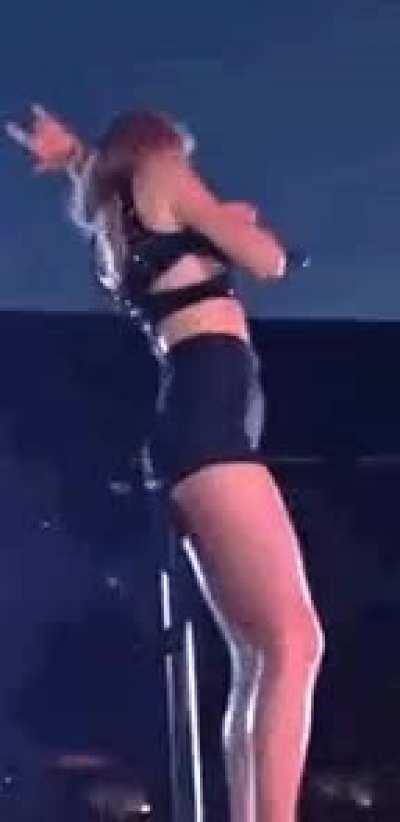 mommy's ass is hungry and needs big things