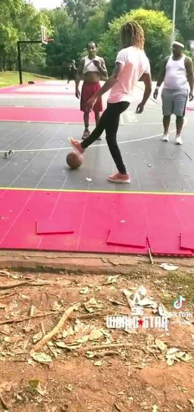 Squirrel just wants to ball 🐿️