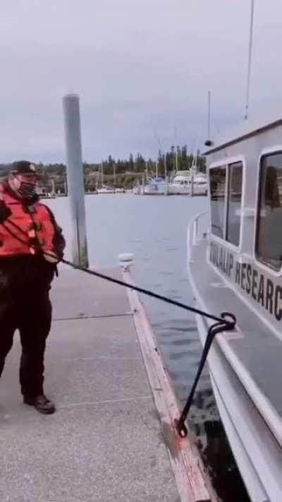 Fisherman knotting skills