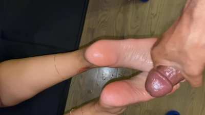 He never hesitates to leave a hot load of cum on my soles 😝🦶🏻💦