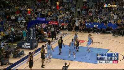 [Highlight] Klay Thompson Splashes in the Corner 3 with 1.1 Secs to Shoot