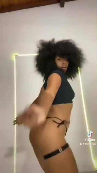 Hand pon your knee sen it up 🔥 (@torresvanessa08_)