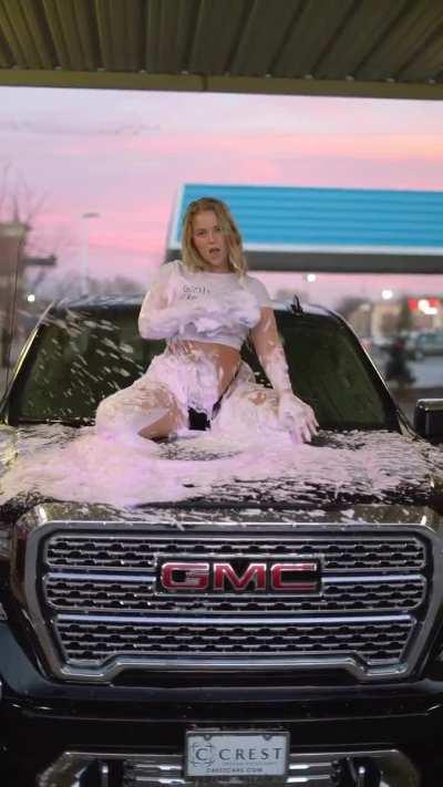 Krissy (@krissykummins) 