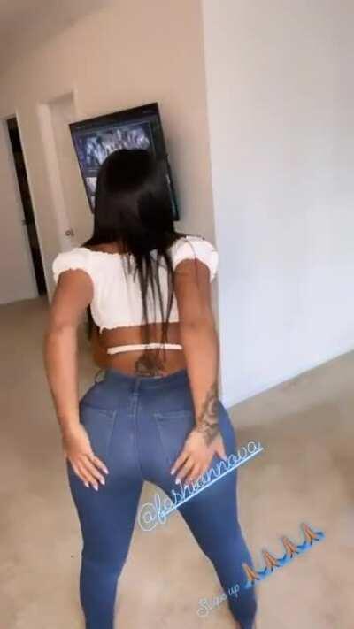 FashionNova hugging that azz