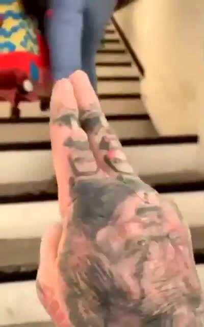 Rokova ruka na dovolenke (viem ze to neni roko drzpicu)