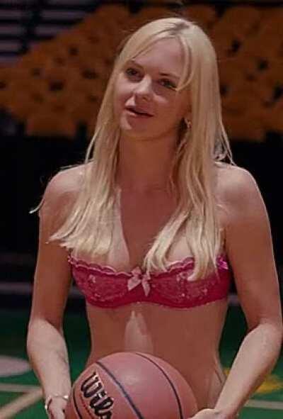 Anna Farris seems to be losing the game of “strip horse” with you...