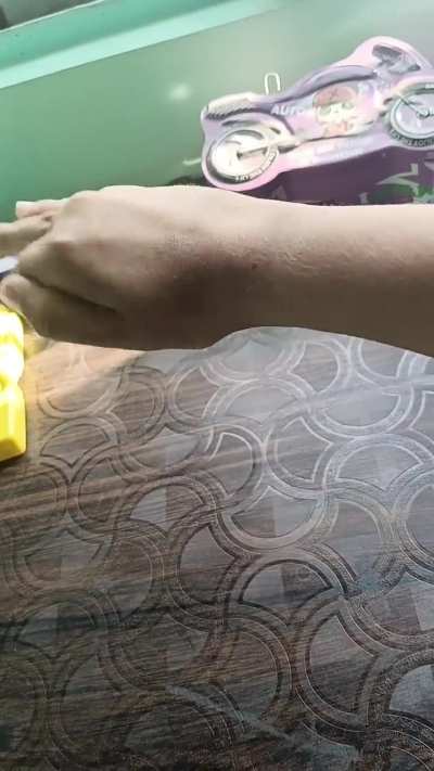 If you don't know charge 34 Palm down or Palm up Palm down is better, Palm down is better