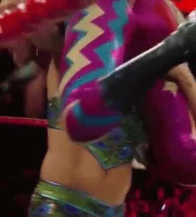 Charlotte gets knuckle deep