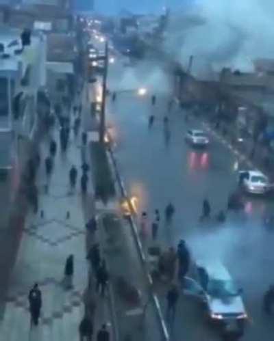 Lightning hitting vehicle in Turkish.