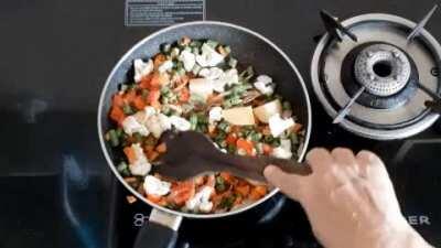 Vegetable Tahari: A simple awadhi rice dish with vegetables, spices & masalas.