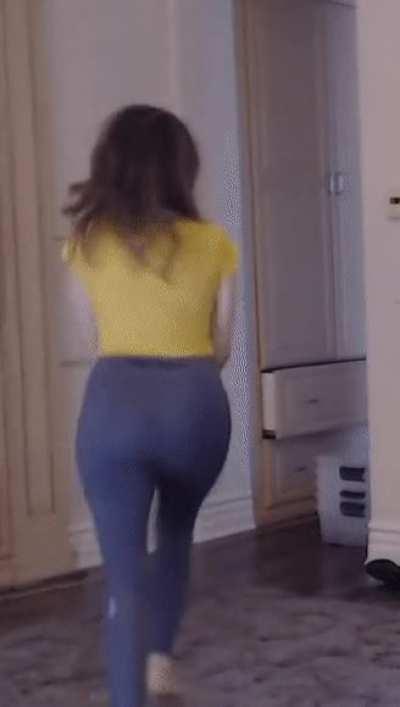 Damn i want to Sniff,lick,kiss,slap,fuck that nice ass so hard